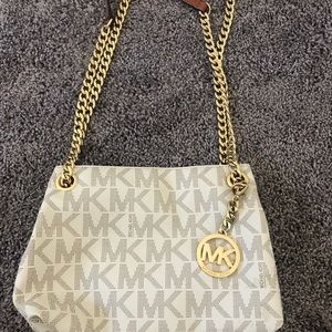Michael Kors purse ... barely used!!!!